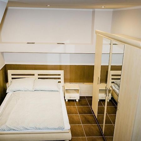 Apartament Stalowa Apartment สตาโลวา โวลา ภายนอก รูปภาพ