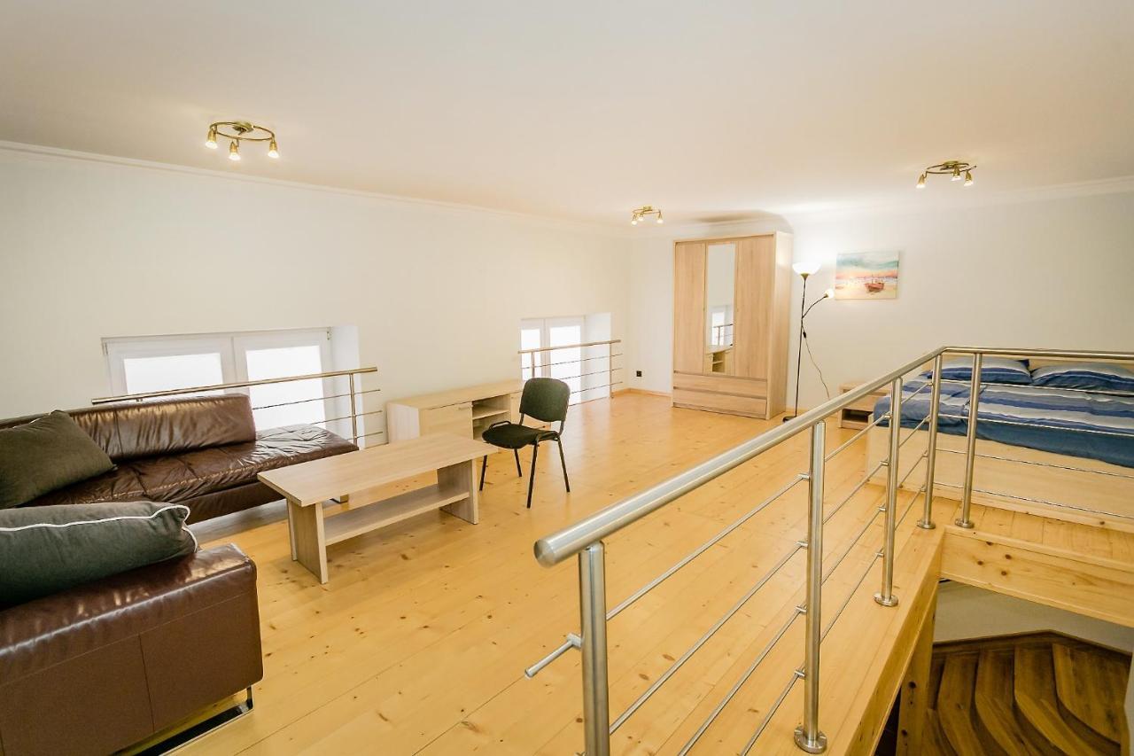 Apartament Stalowa Apartment สตาโลวา โวลา ภายนอก รูปภาพ