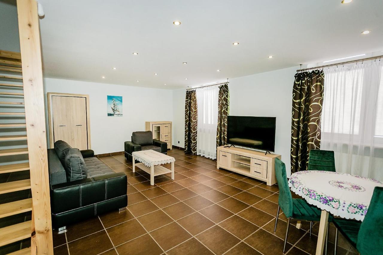 Apartament Stalowa Apartment สตาโลวา โวลา ภายนอก รูปภาพ
