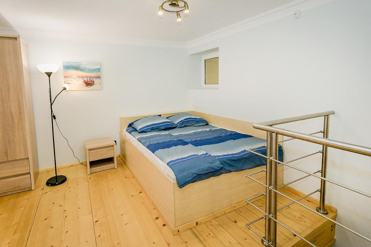 Apartament Stalowa Apartment สตาโลวา โวลา ภายนอก รูปภาพ