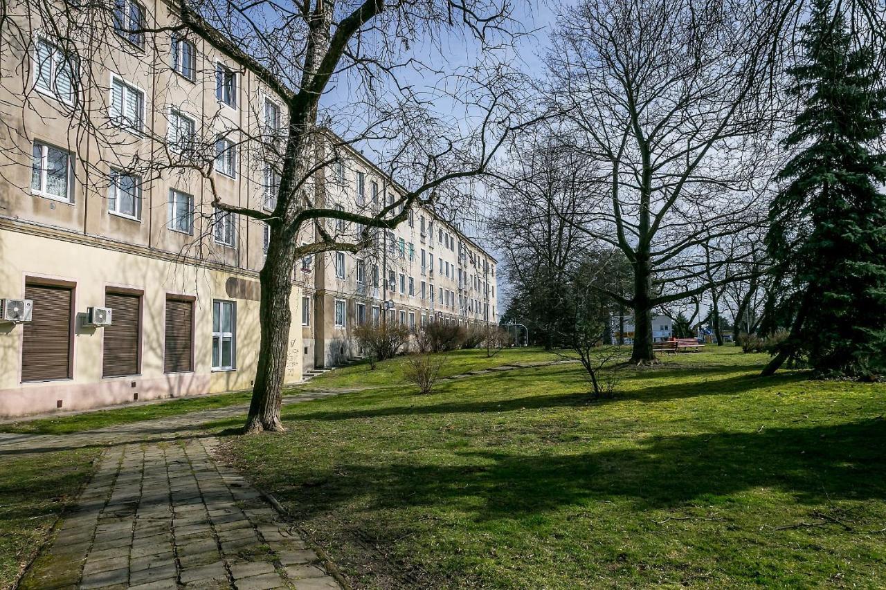 Apartament Stalowa Apartment สตาโลวา โวลา ภายนอก รูปภาพ