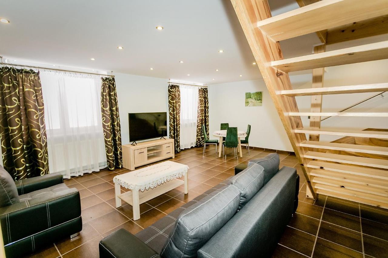 Apartament Stalowa Apartment สตาโลวา โวลา ภายนอก รูปภาพ
