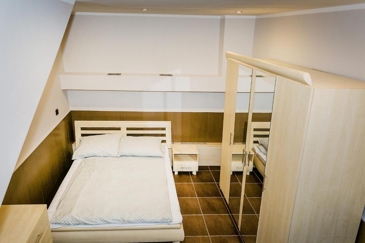 Apartament Stalowa Apartment สตาโลวา โวลา ภายนอก รูปภาพ
